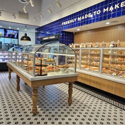 Paris Baguette - Inside