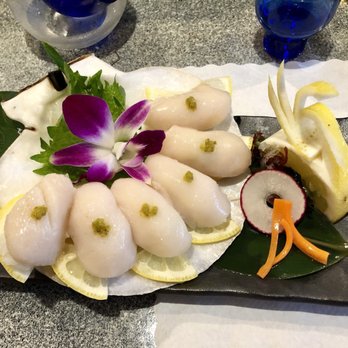 Mutsumi - Live scallop sushi. INSANELY GOOD! And check out that presentation!! - Japanese Near Me - Chatsworth, California