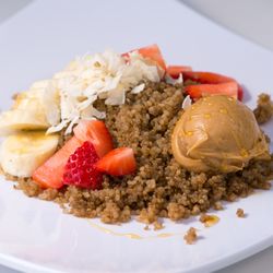 Lean Canteen - Quinoa berry breakfast bowl!