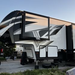Deluxe Mobile Detail & RV Services