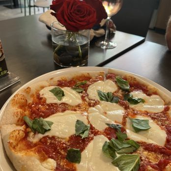 Field House - Margherita pizza delicious - Coffee & Tea Near Me - Mill Creek, Washington Field House - Margherita pizza delicious - Coffee & Tea Near Me - Mill Creek, Washington