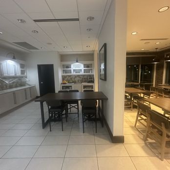 Hyatt Place - Breakfast area - Hotels Near Me - Fresno, California