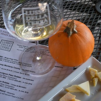 Lusso Della Terra - Loaves the pairing of cheese and wine. They change it up so curious what is next. - Wineries Near Me - Fiddletown, California