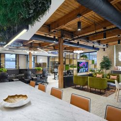 Rightsize Facility Chicago - Inside our Chicago Design Center, featuring flexible workstations, collaboration areas, and architectural elements.