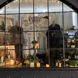 Used Treasures - Harry Potter inspired window display.