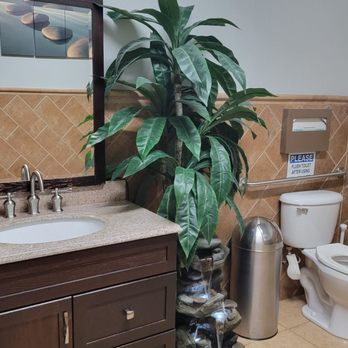 Alvarez Pamela, MD - Bathroom - Neurologist Near Me - Murrieta, California Alvarez Pamela, MD - Bathroom - Neurologist Near Me - Murrieta, California