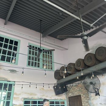 La Cañita Bayside - Patio with 4 large fans, 2 on each side. - Cuban Near Me - Miami, Florida La Cañita Bayside - Patio with 4 large fans, 2 on each side. - Cuban Near Me - Miami, Florida