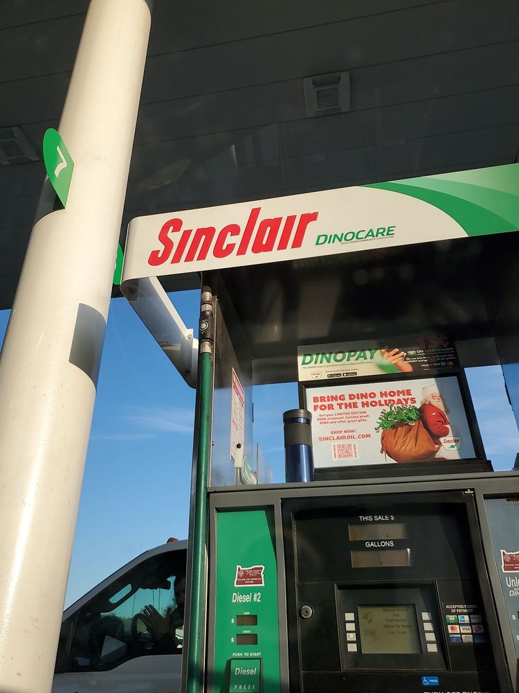 SOUTHGATE SINCLAIR & DINO MART 701 Southgate, Pendleton, Oregon Gas
