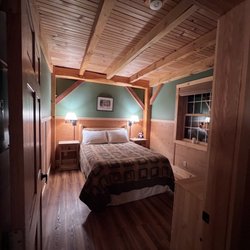 Robert Frost Mountain Cabins - Our bedroom. The mattress!! I could sleep all day!