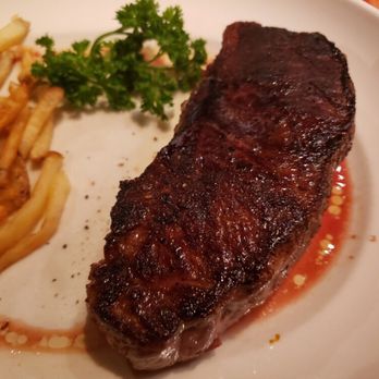 Houston's Restaurant - American Near Me - Hackensack, New Jersey