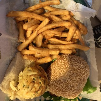 Cantler's Riverside - Lump Crab Cake Sandwich - Seafood Near Me - Annapolis, Maryland