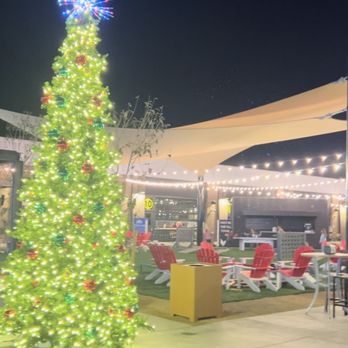 Chicken N Pickle - Outdoor courtyard - Pickleball Near Me - Henderson, Nevada Chicken N Pickle - Outdoor courtyard - Pickleball Near Me - Henderson, Nevada