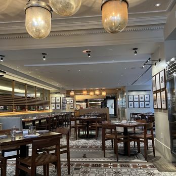 Metropole - Dining area - New American Near Me - Cincinnati, Ohio