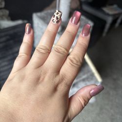 Cheetah print pattern with cat eye color purpleish