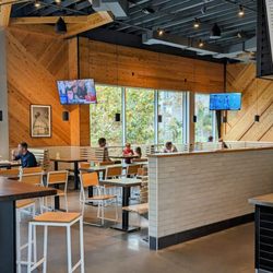 Shake Shack Mission Valley - Lots of indoor seating