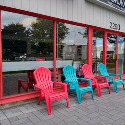 Coco’s Café & Creamery - Chairs to sit and eat your ice cream or drink your bubble tea