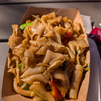 8E8 Thai Street Food - Spicy Drunken Noodle - Food Trucks Near Me - Glendale, California 8E8 Thai Street Food - Spicy Drunken Noodle - Food Trucks Near Me - Glendale, California