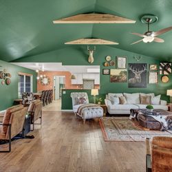 Lone Wolf Media - Vacation rental