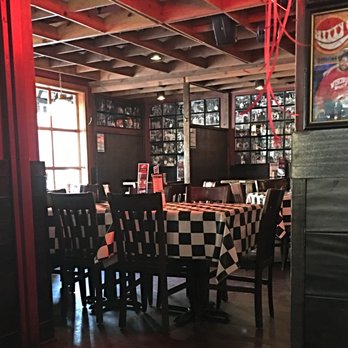 Nitty Gritty - Dining room - Bars Near Me - Madison, Wisconsin