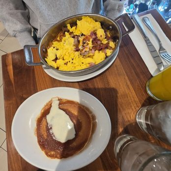 Wildberry Pancakes and Cafe - Breakfast & Brunch Near Me - Chicago, Illinois