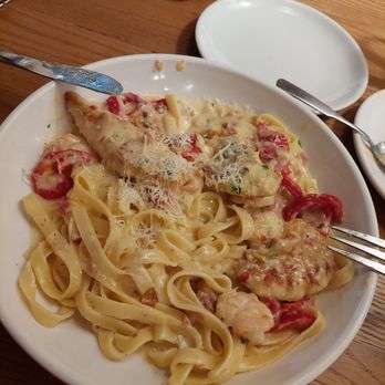 Olive Garden Italian Restaurant - Linguine camaron y pollo - Italian Near Me - Vallejo, California