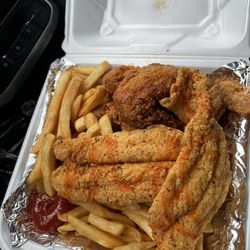4 Brothers Chicken & Fish - 3 wings and catfish combo