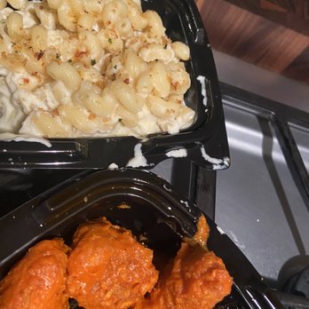 Flourchild Pizza - Buffalo Chicken Mac & Cheese - Pizza Near Me - Milwaukee, Wisconsin Flourchild Pizza - Buffalo Chicken Mac & Cheese - Pizza Near Me - Milwaukee, Wisconsin