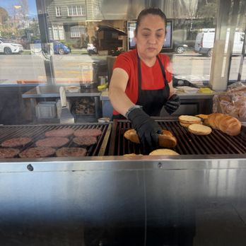 Smokehouse - Cooking your hamburger fresh - Fast Food Near Me - Berkeley, California