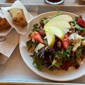9 Julio Empanada Kitchen - Empanada & Salad Combo (Farmers' Market Salad) - Latin American Near Me - Oakland, California 9 Julio Empanada Kitchen - Empanada & Salad Combo (Farmers' Market Salad) - Latin American Near Me - Oakland, California