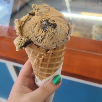 La Playa Pop Shop - 1 scoop Cafe Oreo Ice cream in waffle cone - Ice Cream & Frozen Yogurt Near Me - Seguin, Texas