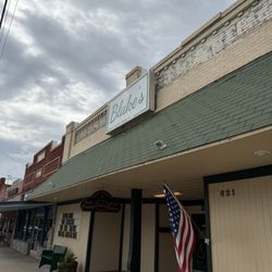 Blake's Cafe - Beautiful afternoon at Blake's Cafe!