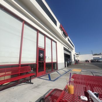 America's Tire - Front patio waiting area - Tires Near Me - Glendale, California America's Tire - Front patio waiting area - Tires Near Me - Glendale, California