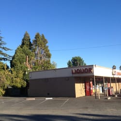 Dawes Wine & Spirits - Side of the store