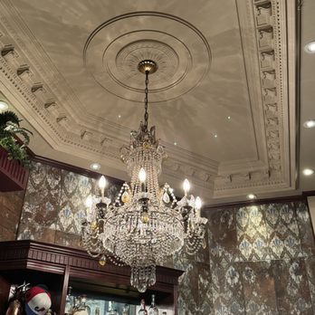 El Pequeño Bar - Cocktail Bars Near Me - Montreal, Quebec