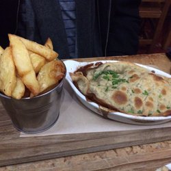 Old Bath Arms - Steak and ale pie w/chips (they ran out of mash).