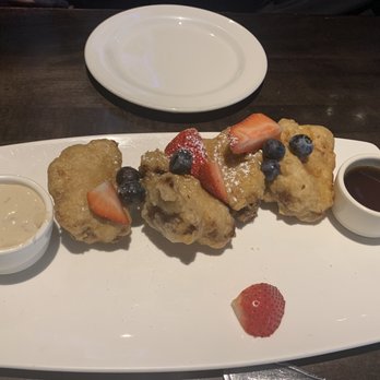Yard House - Bread Pudding French Toast & Fresh Berries - New American Near Me - San Jose, California Yard House - Bread Pudding French Toast & Fresh Berries - New American Near Me - San Jose, California