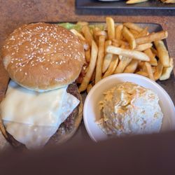 Mike's Diner - Cheeseburger