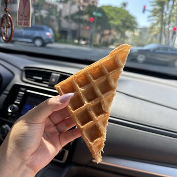 Waffle and Berry - Waffles Near Me - Honolulu, Hawaii