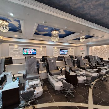 C’est Bon Nails - Pedicure area - Nail Salons Near Me - Willowbrook, Illinois