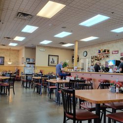 Terri's Cafe - The short lull between breakfast and lunch.