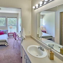 Viking Gardens Apartments - Viking Gardens bathroom
