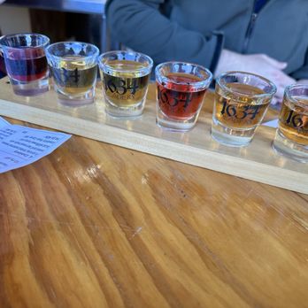 1634 Meadery - Flight - Meaderies Near Me - Ipswich, Massachusetts 1634 Meadery - Flight - Meaderies Near Me - Ipswich, Massachusetts