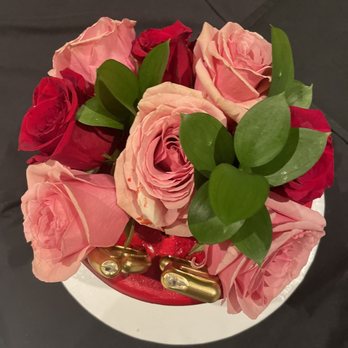 Lincoln Bakery - They do not provide the flowers, but Yaneli offered to apply it on the cake for me if I brought the flowers so I did. - Bakeries Near Me - Anaheim, California Lincoln Bakery - They do not provide the flowers, but Yaneli offered to apply it on the cake for me if I brought the flowers so I did. - Bakeries Near Me - Anaheim, California