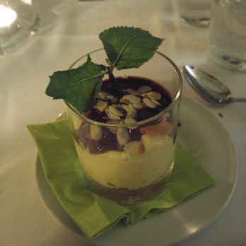Mini - Mascarpone cream with almond sponge cake and chocolate sauce - International Near Me - Vienna, 9