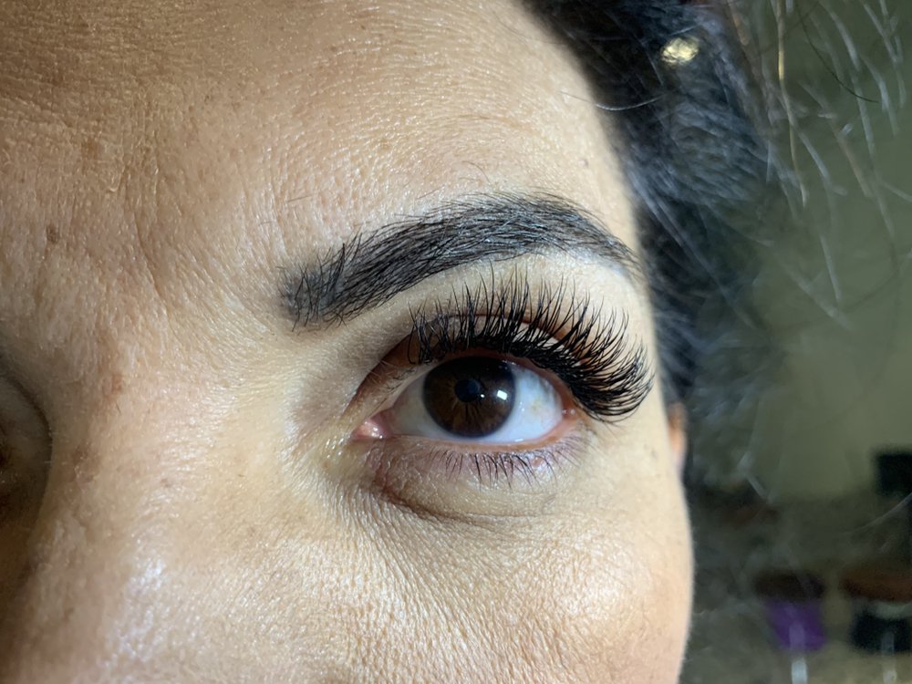 Lashes by Vanessa Logo