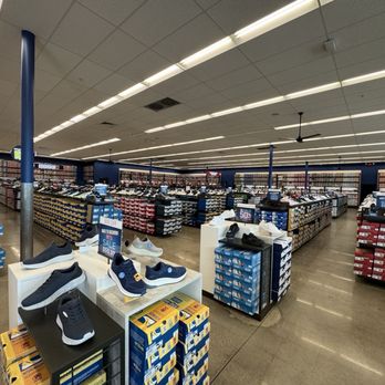 SKECHERS Warehouse Outlet - Huge interior - Shoe Stores Near Me - Houston, Texas SKECHERS Warehouse Outlet - Huge interior - Shoe Stores Near Me - Houston, Texas