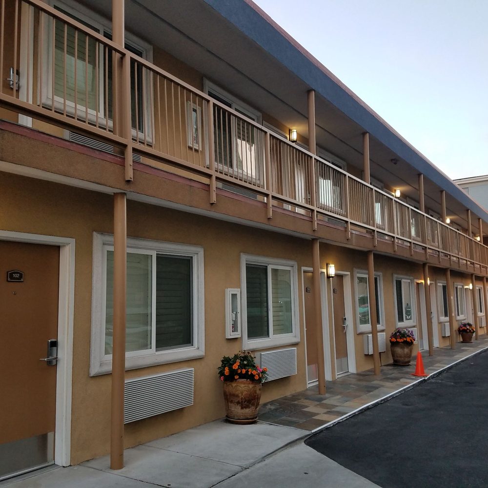 2 story basic motel. 2 story basic motel.