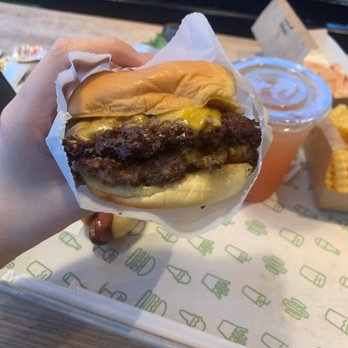 Shake Shack Big Beaver Road - Troy - Double cheeseburger plain - Fast Food Near Me - Troy, Michigan