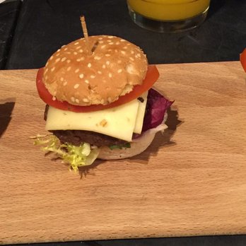 Creyón Café - Mini burger trio - Cafeteria Near Me - Barcelona, B Creyón Café - Mini burger trio - Cafeteria Near Me - Barcelona, B