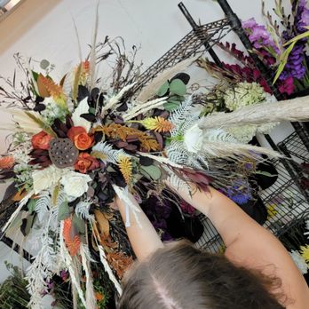Mt Shasta Florist - Corner arch piece - Florists Near Me - Mount Shasta, California Mt Shasta Florist - Corner arch piece - Florists Near Me - Mount Shasta, California